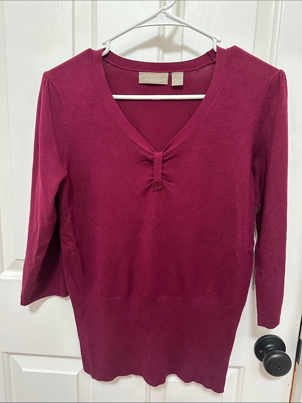 0206‎ Kim Rogers Berry V-Neck Pullover Sweater small
